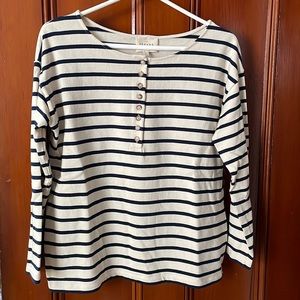 Sézane women’s small cotton top. Great condition. Button detail down front.